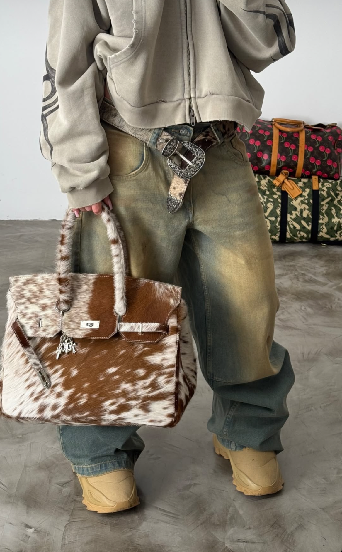 COWHIDE BAG 40